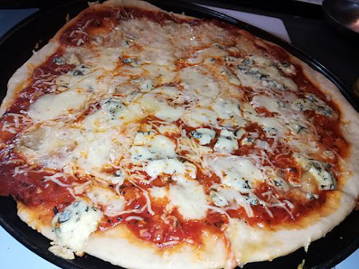 Le Cabanon pizza