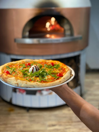 La pizza au feu de bois